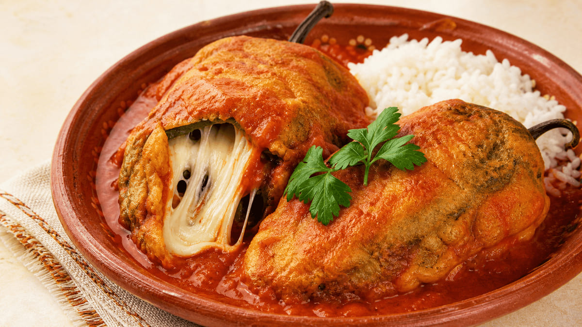 Chiles rellenos de queso Oaxaca estilo guanajuatense, receta de Guanajuato