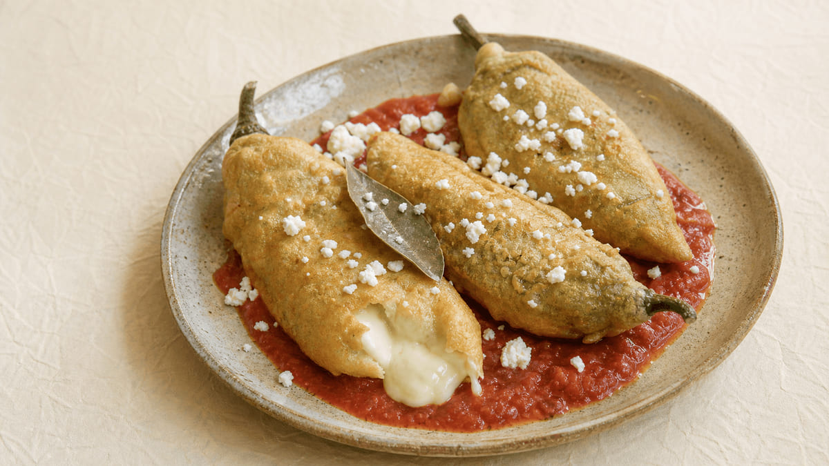 Chiles xcatik rellenos de queso