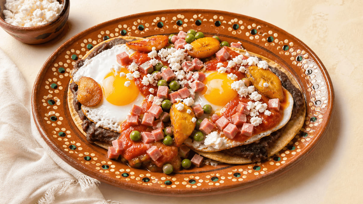 Huevos motuleños